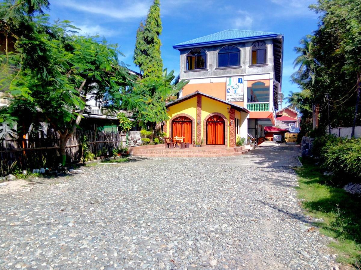 Jun And Carol Beach Cottages Pagudpud Exteriör bild