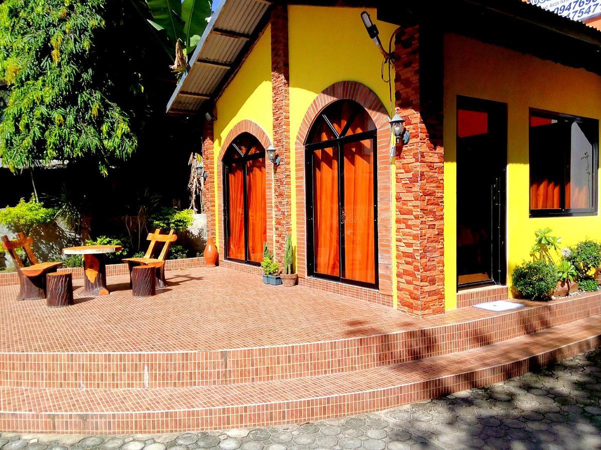Jun And Carol Beach Cottages Pagudpud Exteriör bild