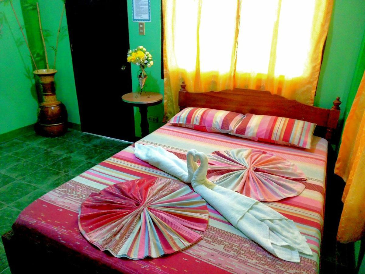 Jun And Carol Beach Cottages Pagudpud Exteriör bild