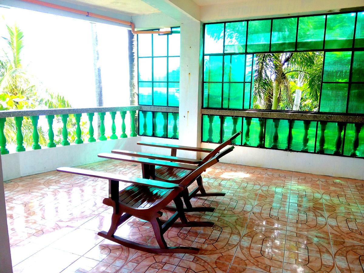 Jun And Carol Beach Cottages Pagudpud Exteriör bild